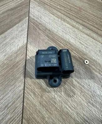 Mercedes-Benz E W212 Glow plug pre-heat relay A6519000900 10341004871