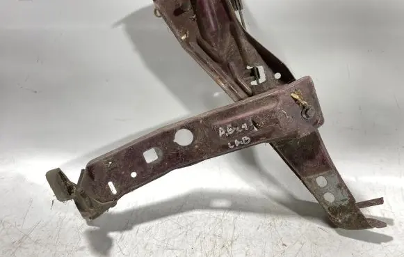 Audi A6 S6 C4 4A Radiator support slam panel bracket 