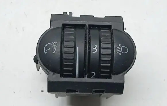Volkswagen Golf V Headlight level height control switch