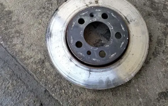 Volkswagen Golf IV Front brake disc