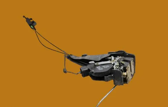 Toyota RAV 4 (XA20) Rear door lock 
