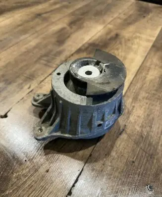 Engine mount bracket