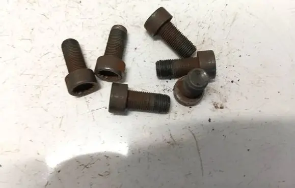 Volkswagen Golf IV Nuts/bolts 