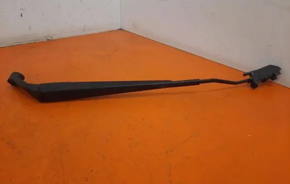 Toyota Corolla E110 Front wiper blade arm 85221-02120