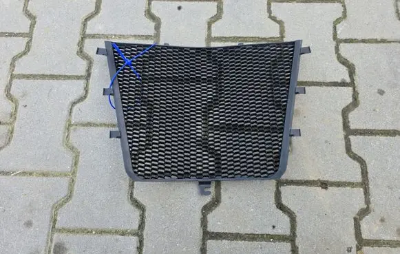 BMW 5 F10 F11 Dash center air vent grill 8409661