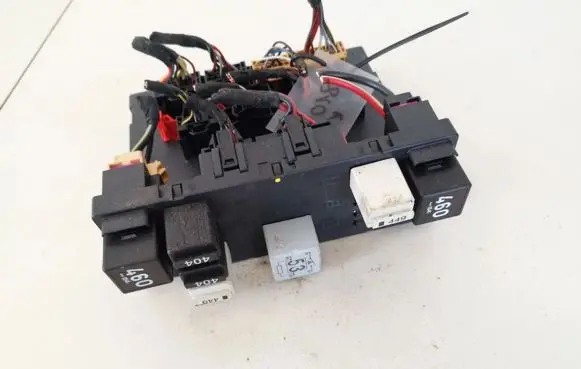 Volkswagen PASSAT B6 Fuse box set 3c0937049j