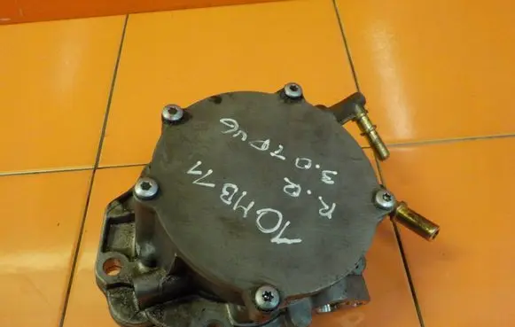 Land Rover Range Rover Evoque L538 Vacuum pump 704483120