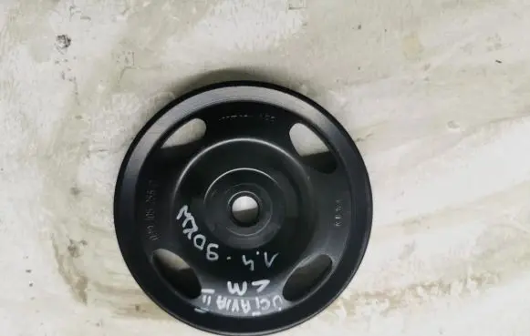 Skoda Octavia Mk2 (1Z) Crankshaft pulley 03D105255D