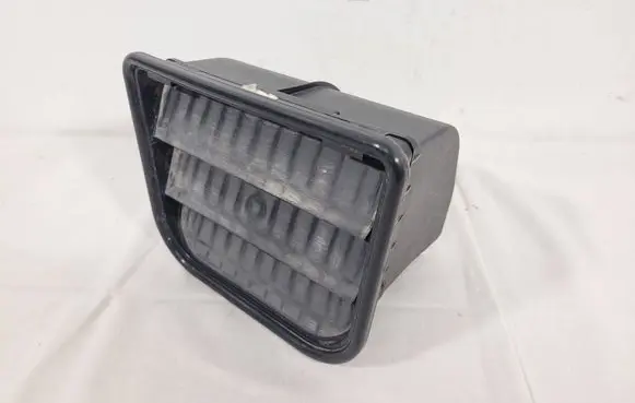 Volvo XC70 Quarter panel pressure vent 9166092