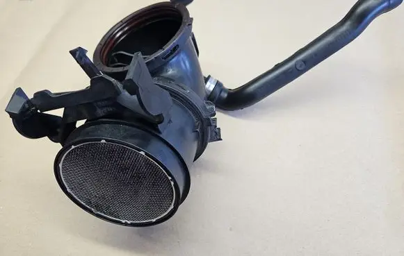 Mercedes-Benz SL R230 Mass air flow meter A2730940948 2730940948 A2721412040