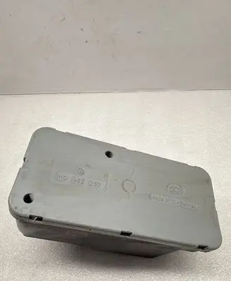 Volkswagen Golf III Central locking vacuum pump 1H0962257