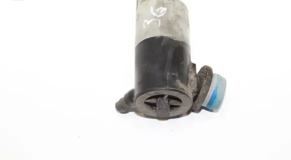 Toyota Avensis T270 Windscreen/windshield washer pump 264897 130322A