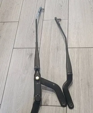 Ford Focus C-MAX Front wiper blade arm 3M5117526AA 3M5117526CA