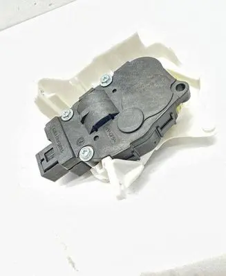 Audi A5 8T 8F Air flap motor/actuator 412650750