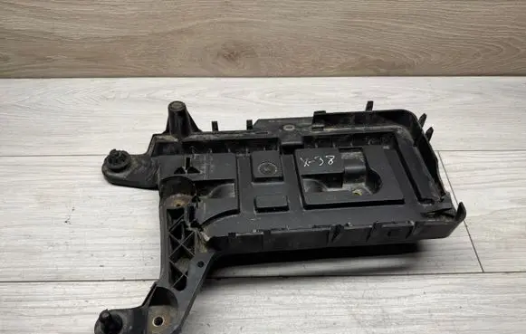 Volkswagen PASSAT B6 Battery box tray 1K0915333B