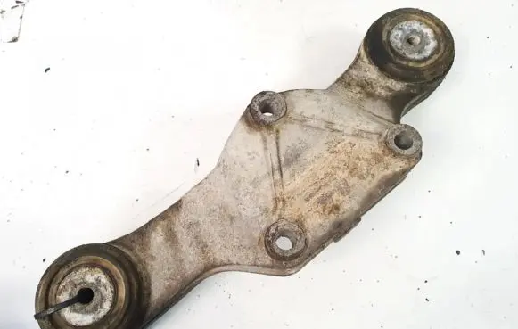 Volkswagen PASSAT B5.5 Engine mount bracket 4b3599257