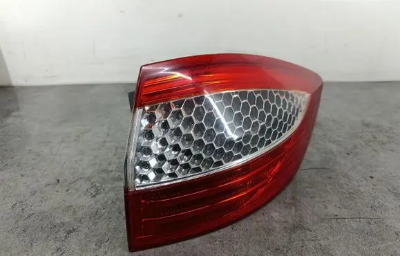 Ford Mondeo MK IV Rear/tail lights 7S7113404B