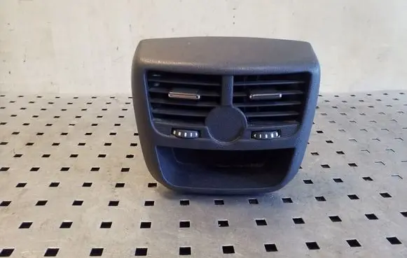 Rear air vent grill