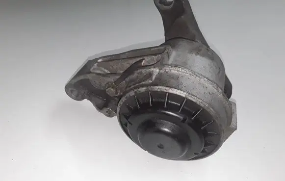 Engine mount bracket
