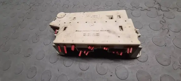 BMW 7 E38 Fuse module 8387545