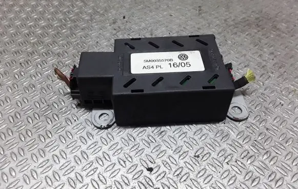 Volkswagen Golf Plus Aerial antenna amplifier 5M0035570B