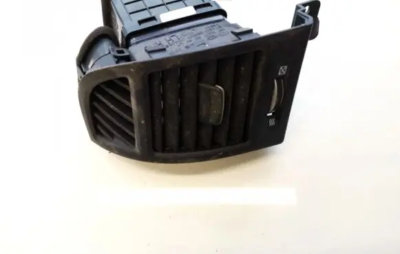 Hyundai Santa Fe Dash center air vent grill 974902b900 97490-2b900