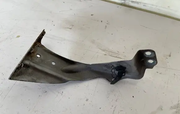 Audi A4 S4 B7 8E 8H Fender mounting bracket 8E0821135A