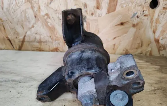 Honda Civic IX Engine mounting bracket