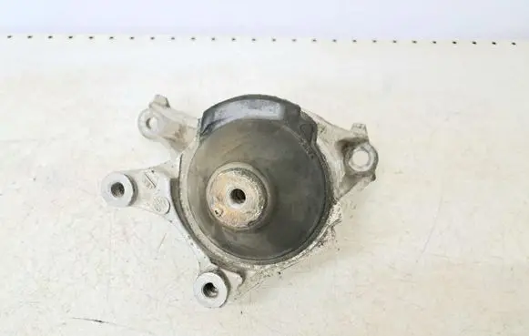 Honda Civic Engine mount bracket