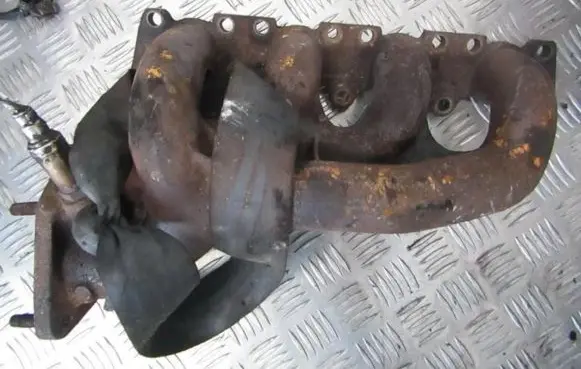 Audi A4 S4 B5 8D Exhaust manifold 058253033a