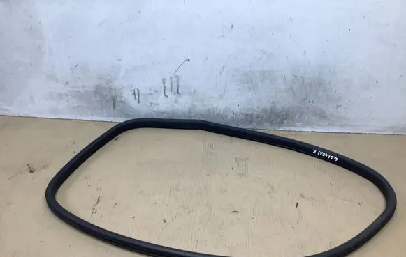 Lexus ES VII XZ10 Rubber seal tailgate window/glass 04894635