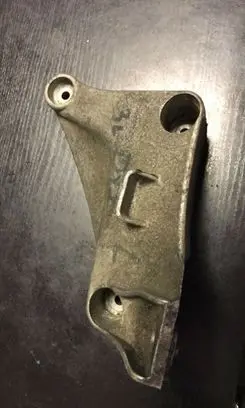 BMW 5 E39 Engine mounting bracket 6750441