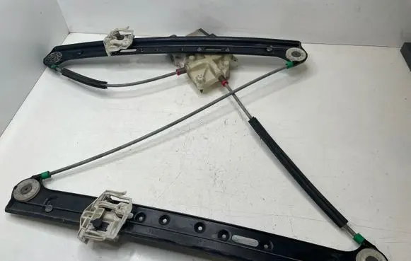 BMW X3 E83 Front door window regulator with motor 3330997