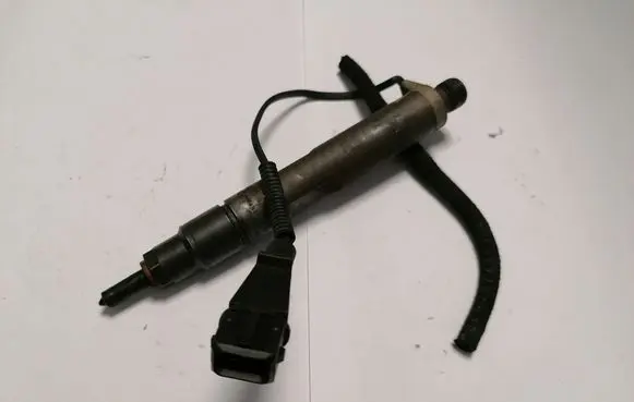 Volkswagen Golf IV Fuel injector 0281302020 0432193694