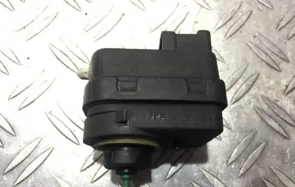 Headlight level adjustment motor