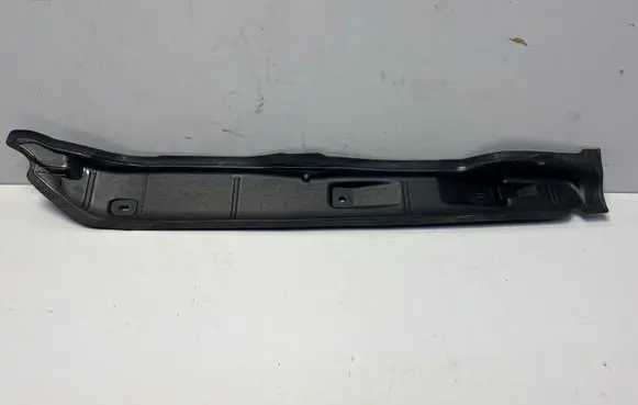 Fender trim (molding)