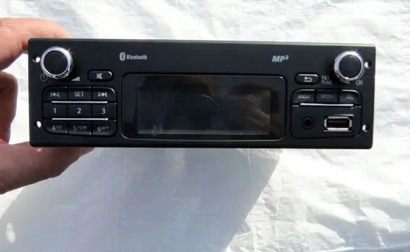 Renault Twingo II Radio/CD/DVD/GPS head unit 281156707R ARA1230RFA AGC1220PF
