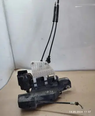KIA Carens II Front door lock