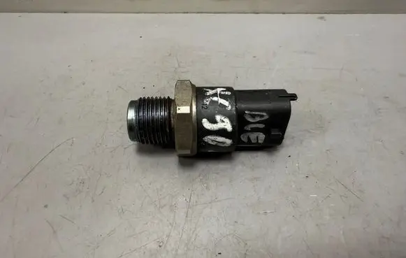 Volvo XC90 Fuel pressure sensor 0281002612