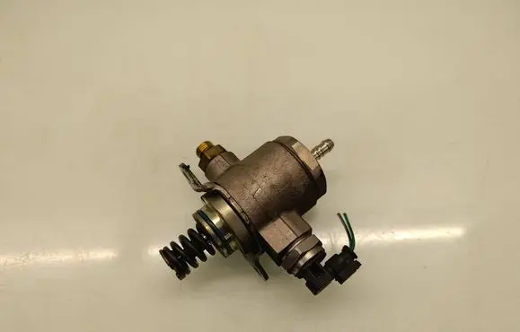 Audi A6 S6 C7 4G Fuel injection high pressure pump 