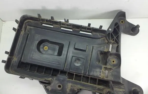 Audi A3 S3 A3 Sportback 8P Battery box tray 1K0915333