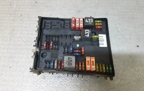 Audi A3 S3 8P Fuse module 1K0937124H
