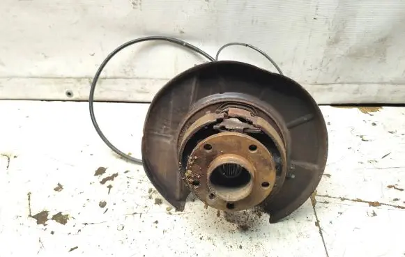 BMW X5 E53 Rear wheel hub