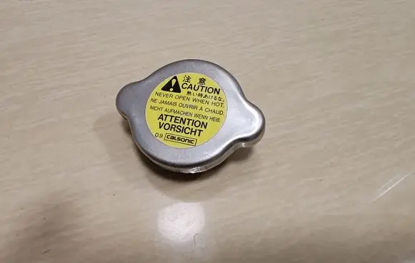 Mitsubishi Carisma Coolant expansion tank/reservoir cap 