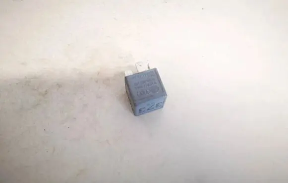 Volkswagen PASSAT B5 Other relay 8d0951253a v23134-b52-x301