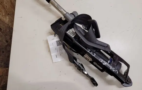 Volvo V50 Front seatbelt 3050494428
