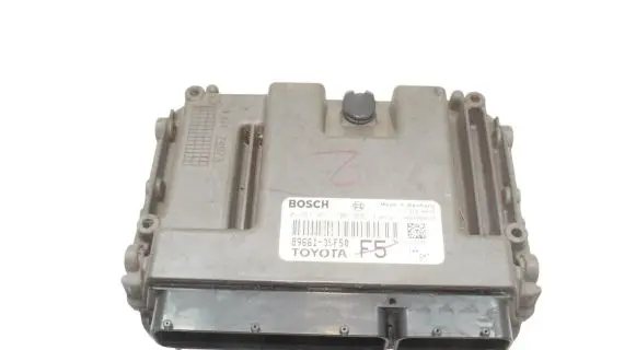 Toyota Avensis T270 Engine control unit/module 8966105F50 0281031706