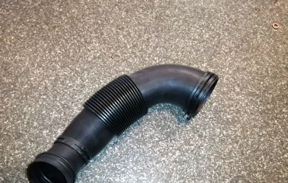 Audi Q7 4L Air intake hose/pipe 7L6129627F