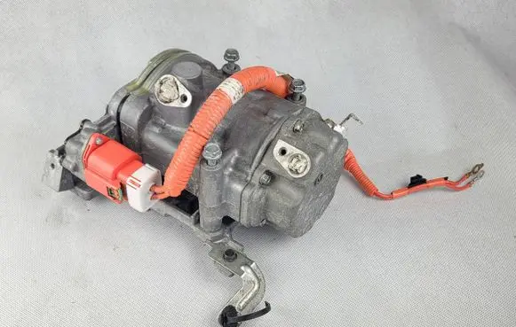 Nissan Leaf II (ZE1) Air conditioning (A/C) compressor (pump) 926005SA1A 0424000510