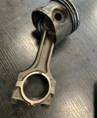 Piston with connecting rod